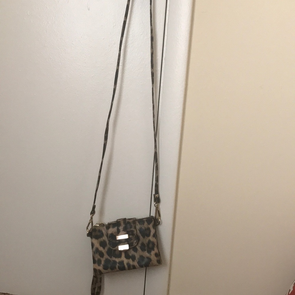 A cheetah print clutch/Crossbody bag